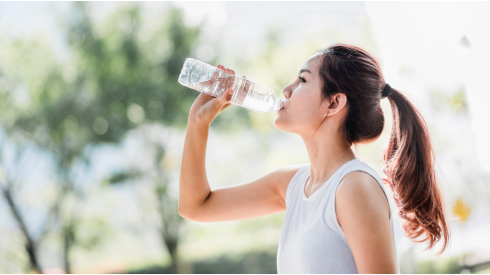 L'importanza dell'idratazione: quanta acqua dovremmo bere ogni giorno?